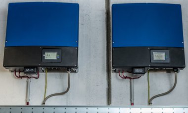inverter endüstriyel bir fotovoltaik sisteminin yüklü ve tel