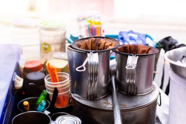 Bangkok, Tayland 'da Tayland sokak yemekleriyle kahve yapmak.