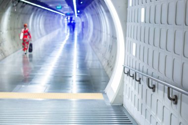 Walkway Tüneli 'nden Sam Yan MRT İstasyonu, Bangkok, Tayland.