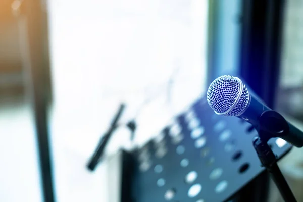 Microphone Blurry Musician Lectern Music Stand Music Studio Speaker Concept — Fotografia de Stock