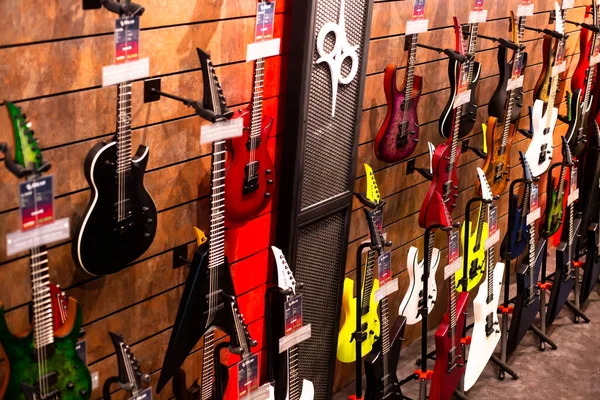 Bangkok Tailandia Ago 2022 Enfoque Selectivo Guitarra Eléctrica Tienda Guitarras — Foto de Stock