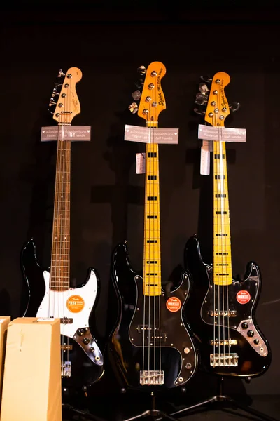 Bangkok Tajlandia Sie 2022 Basy Fender Gitar Sklepie Instrumentami Muzycznymi — Zdjęcie stockowe