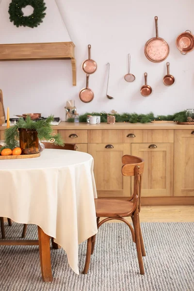 Elegante Comedor Estilo Rústico Acogedora Cocina Madera Decorada Navidad Año —  Fotos de Stock