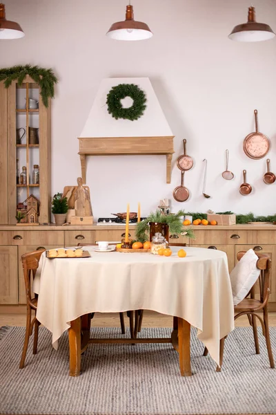 Cocina Escandinava Diseño Interior Con Mesa Redonda Sillas Elegante Comedor —  Fotos de Stock