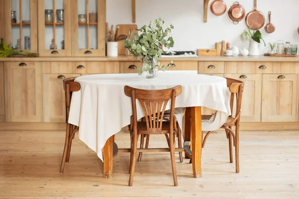 Elegante Sala Pranzo Con Mobili Legno Retrò Cucina Accogliente Decorata — Foto Stock