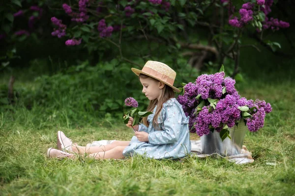 Beautiful Little Girl Dress Lilac Bouquet Garden Spring Blossom Cute — Zdjęcie stockowe