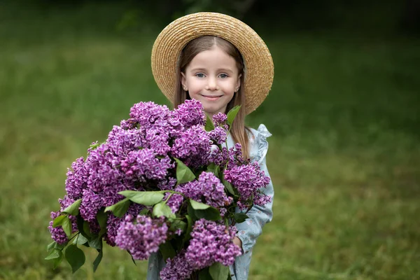 Beautiful Little Girl Dress Lilac Bouquet Garden Spring Blossom Cute — Zdjęcie stockowe