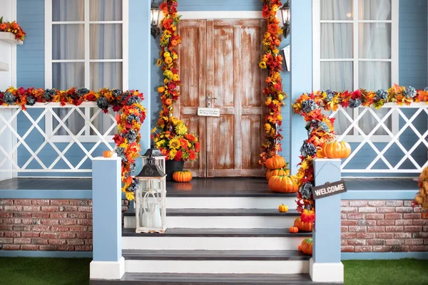 Cozy Wooden Porch House Pumpkins Fall Time House Entrance Staircase — ストック写真