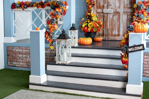 Halloween Design Home Yellow Fall Leaves Lanterns House Entrance Staircase — Foto de Stock