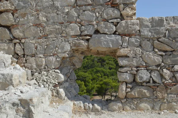 Görögország Rhodes Island Monolithos Erőd Akramiti Sziklán Rés Ablakkal Falban — Stock Fotó