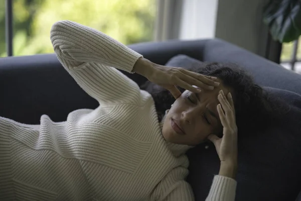 Young African American Woman Lying Couch House Has Migraine Caused — Stock Photo, Image