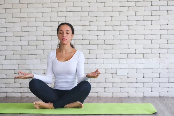 Beautiful Young Latin Woman Practicing Yoga Mat White — Foto de Stock