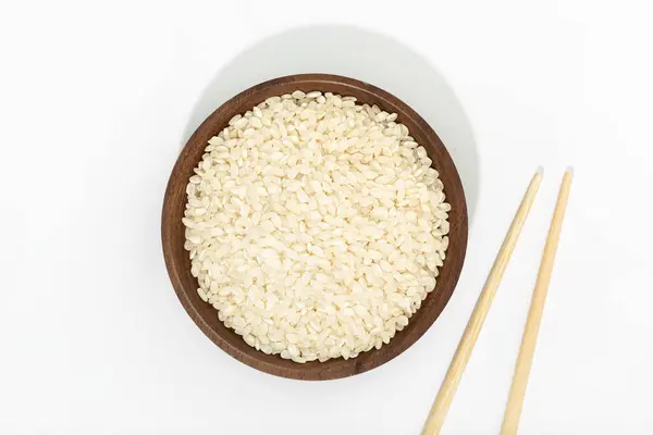 Arroz Crudo Tazón Madera Con Palillos Sobre Fondo Blanco Vista —  Fotos de Stock