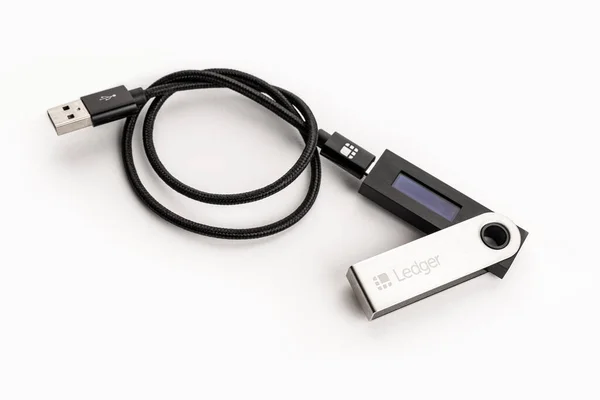 Galicie Španělsko Ledna 2022 Ledger Nano Kryptoměna Hardwarová Peněženka Izolovaná — Stock fotografie