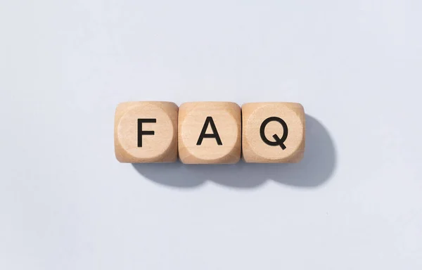 Faq Oder Frequently Asked Questions Konzept Text Auf Holzwürfelblöcken Isoliert — Stockfoto