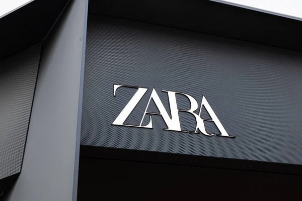 Coruna Spain September 2022 New Zara Sign Facade Store — Stock Photo, Image