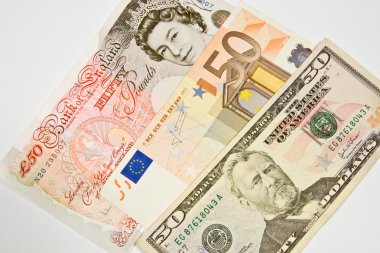 mannen met rc model vliegtuig tijdens de vlucht