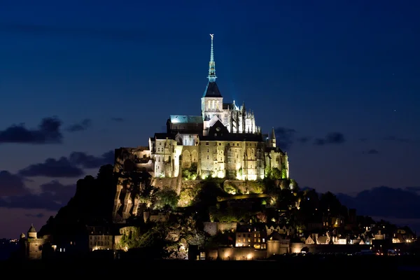 Mont-Saint-Michel por la noche —  Fotos de Stock