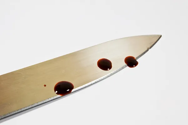 Gocce di sangue sul coltello — Foto Stock