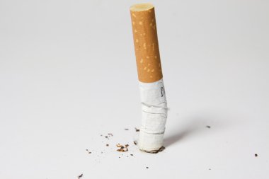 sigaralar beyaz arkaplanda