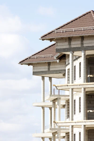 Construction of a residential building — Stock Photo, Image