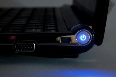 bir cpu üzerindeki güç düğmesini