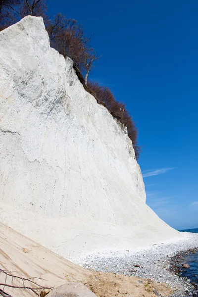 High chalk cliffs at the coast of Ruegen — Stock Photo, Image