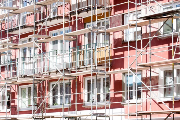 İskele üzerinde apartman