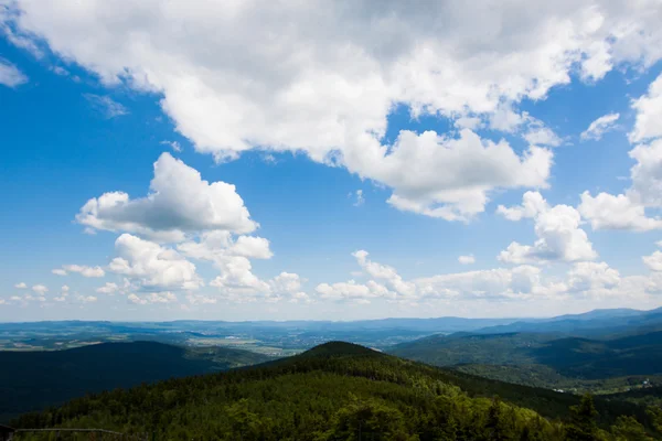 Гигантская панорама гор — стоковое фото