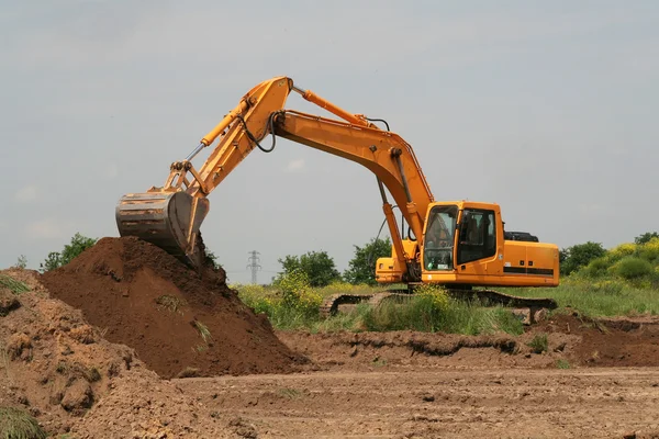 Excavadora en una obra de construcción —  Fotos de Stock