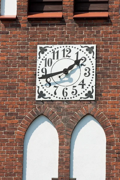 La vieja torre del reloj con un reloj —  Fotos de Stock