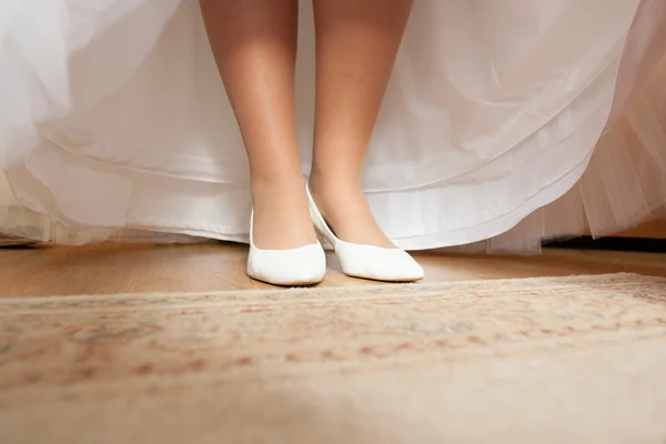 Casamento branco sapatos noiva — Fotografia de Stock