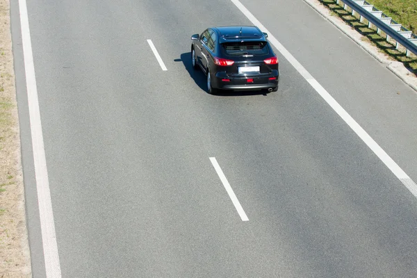 Two-lane highway with cars — Stock Photo, Image