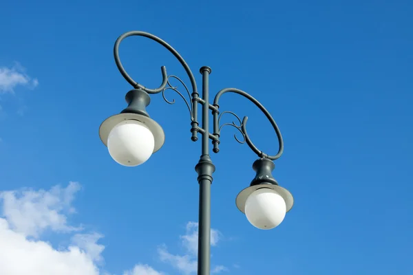 Lampe auf der Straße — Stockfoto