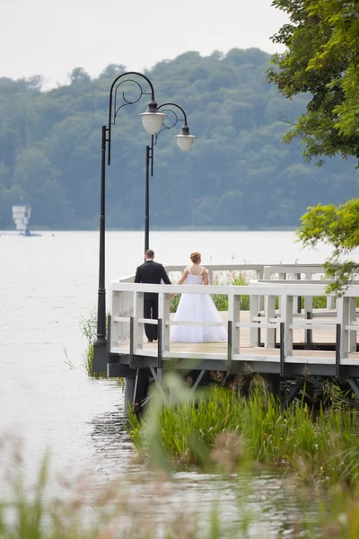 A pair of young married — Stock Photo, Image