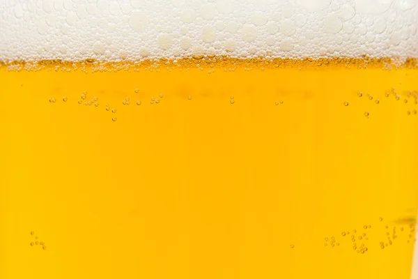 Birra dorata con schiuma — Foto Stock