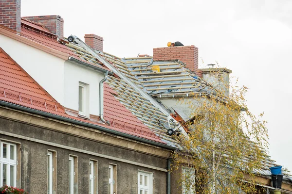 Renovation of old roof — Stock Photo, Image