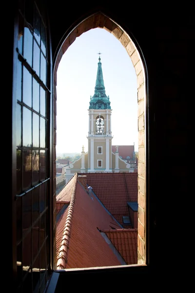 Kyrkobyggnaden med kors — Stockfoto