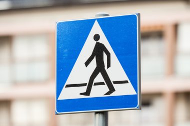 yol işareti yaya geçidi