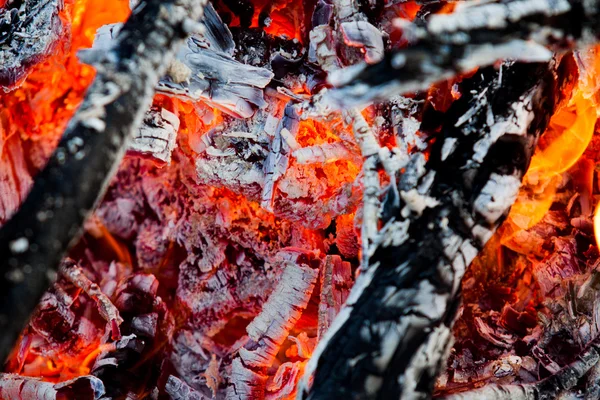 Огонь и тепло как понятие опасности — стоковое фото