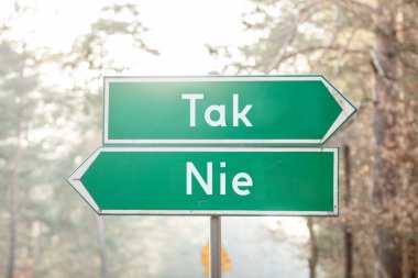 iki tarafta - Evet ya da Hayır tabelasını