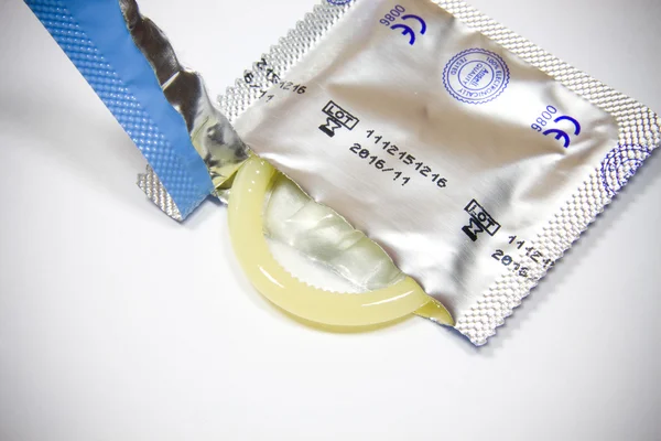 Preservativos como conceito de segurança e saúde — Fotografia de Stock