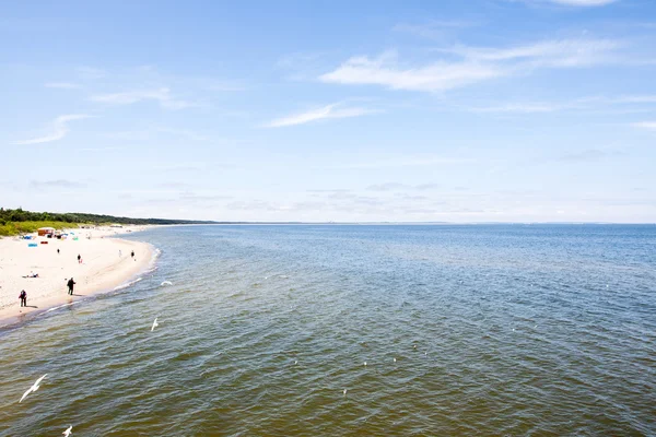 Miedzyzdroje v Polsko - Baltské moře a pláž — Stock fotografie