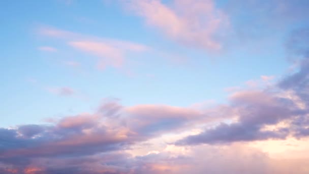 Time lapse of sunset landscape. Light of nature cloudscape sky and Clouds moving away rolling colorful dark sunset clouds — Stock videók