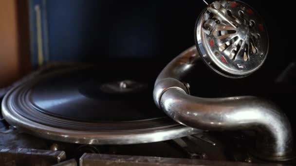 Vieux Gramophone Joue Disque Musical Sur Disque Vinyle Phonorecord Ancienne — Video