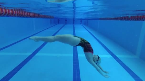 Sportowiec Pływania Synchronicznego Dresie Goglach Nurkowania Czapce Pływania Trening Basenie — Wideo stockowe