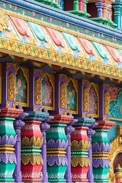 Primer Plano Los Motivos Decorativos Religiosos Los Templos Hindúes Cerca —  Fotos de Stock