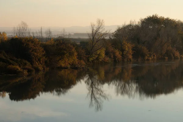 Outono Natural Paisagem Fluvial Rio Ebro Como Ele Passa Pela — Fotografia de Stock