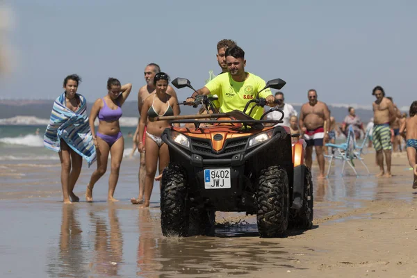 Zahara Los Atunes España 2021 Dos Hombres Socorristas Que Trabajan — Foto de Stock