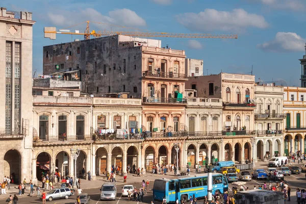 Habana Cuba Marzo 2010 Antiguos Edificios Residenciales Gente Todo Tipo — Foto de Stock